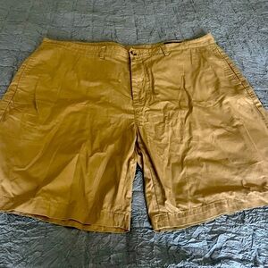 Vineyard Vines Khaki Shorts Men’s size 42